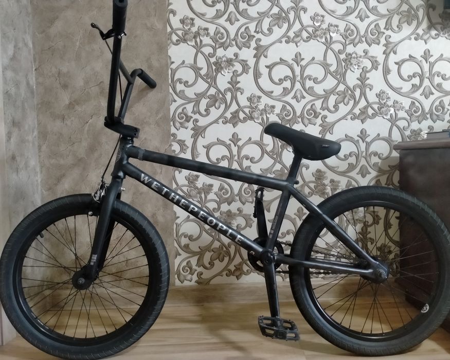 Трюковой велосипед BMX в хорошем состоянии
