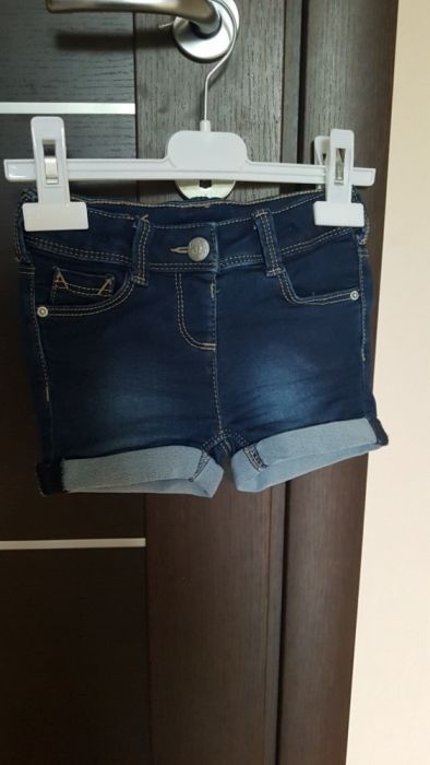 Pantaloni scurti C&A 4 ani ( 104 cm)