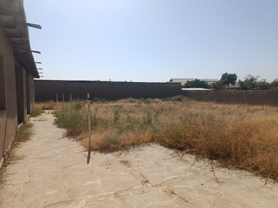 Hovli sotiladi srochno