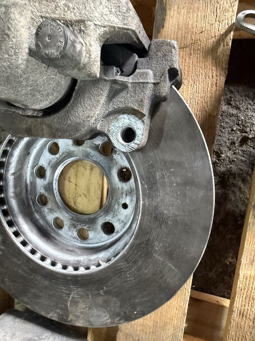 Спирачни дискове , накладки и спирачни апарати за Audi A3  vw