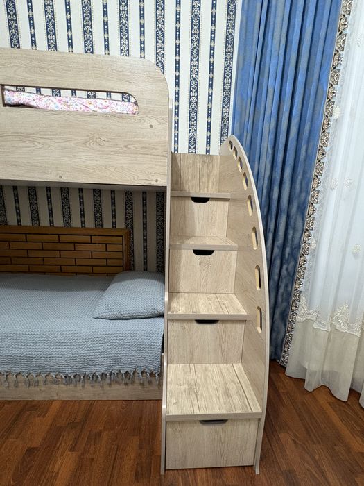 Mebel kravat 4 kishilik ideal holatda