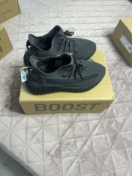 Yeezy boost 350 v2 static black