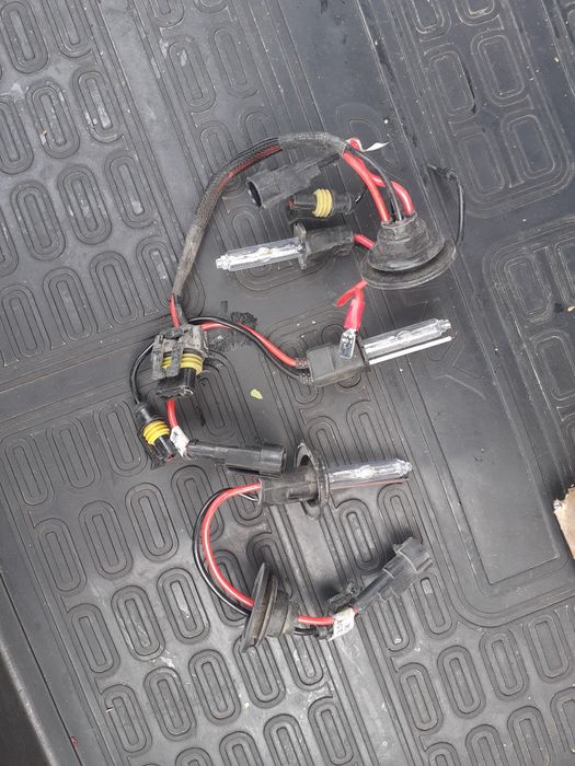 4 ЛАМПЫ от ксенон б/у