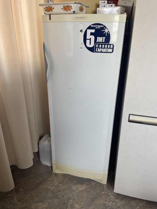 Морозильник продам