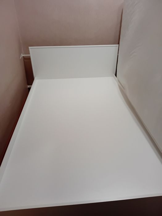 Кровать с матрасом