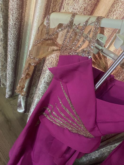 Rochie lungă roz cu sclipici