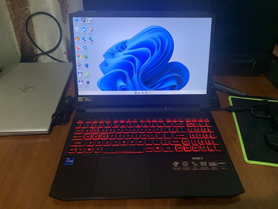 Acer nitro 5 i7-11gen  16/512