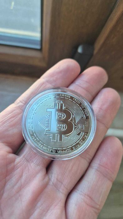 Bitcoin, 4 cm, metalica, noua in capsula sigilata