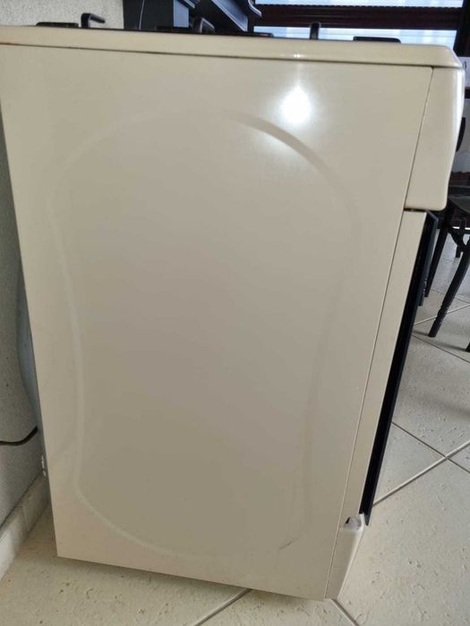 Vand Aragaz NobelTek pe gaz, crem/bej, 4 ochiuri 50x60x85cm