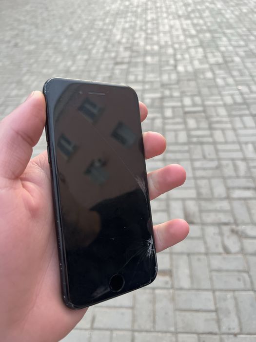 Продам айфон se2