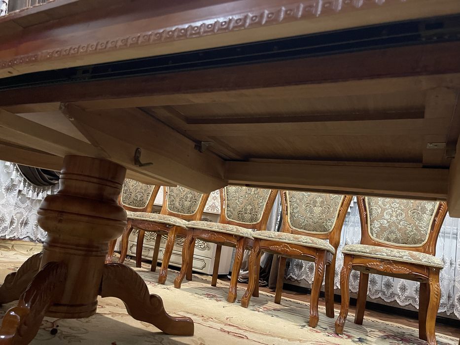 Стол и стулья для гостиной Малайзия