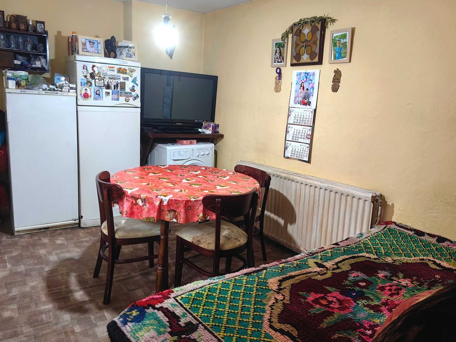 Къща с търговско помещение в Трявна