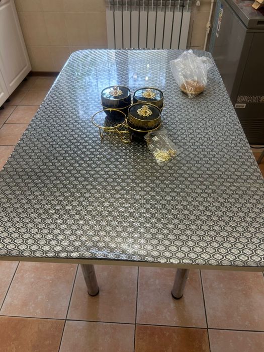 кухонная стол продам