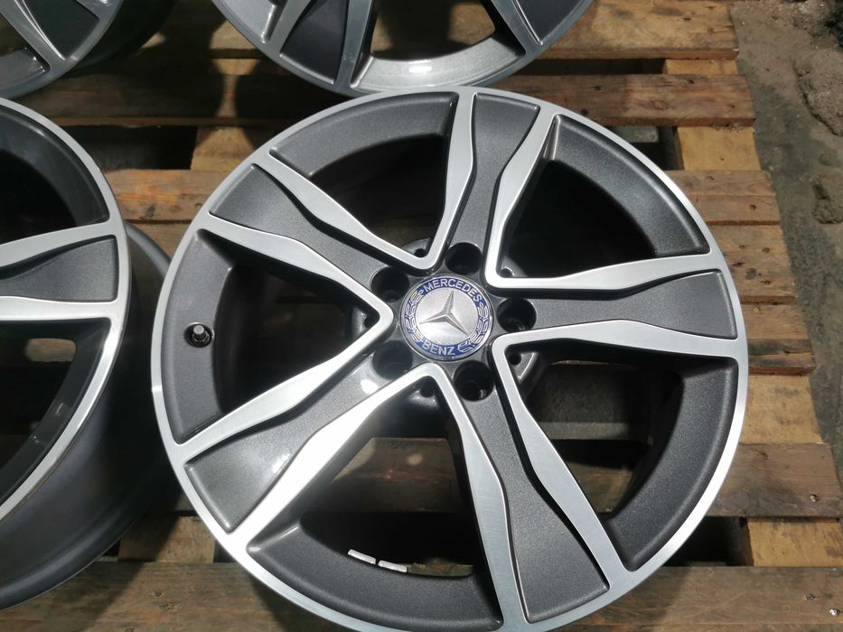 Jante Originale Mercedes C-class R 17 .