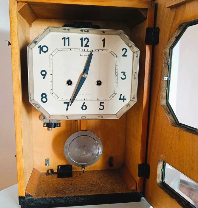 Ceas/pendula Jantar (URSS), Mecanic, Carcasă Lemn, Stare Foarte Buna