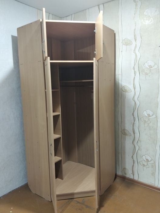 Продам угловой шкаф с пеналом