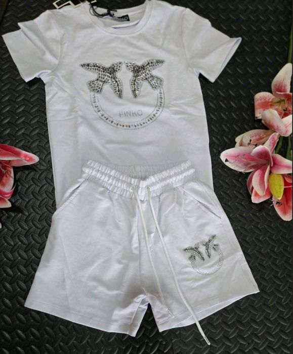 Невероятни дамски екипи.