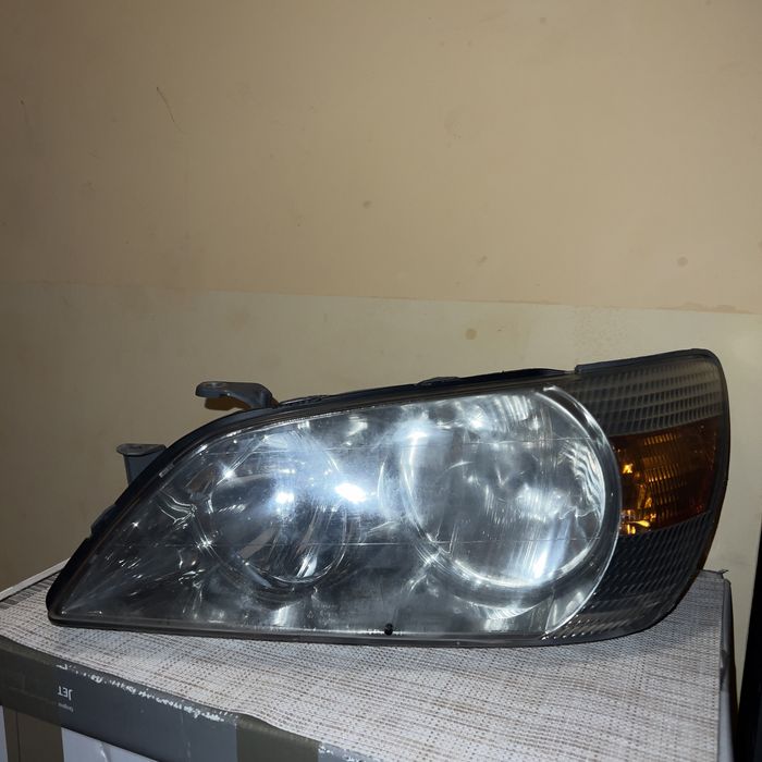 Фар за лексус lexus is200