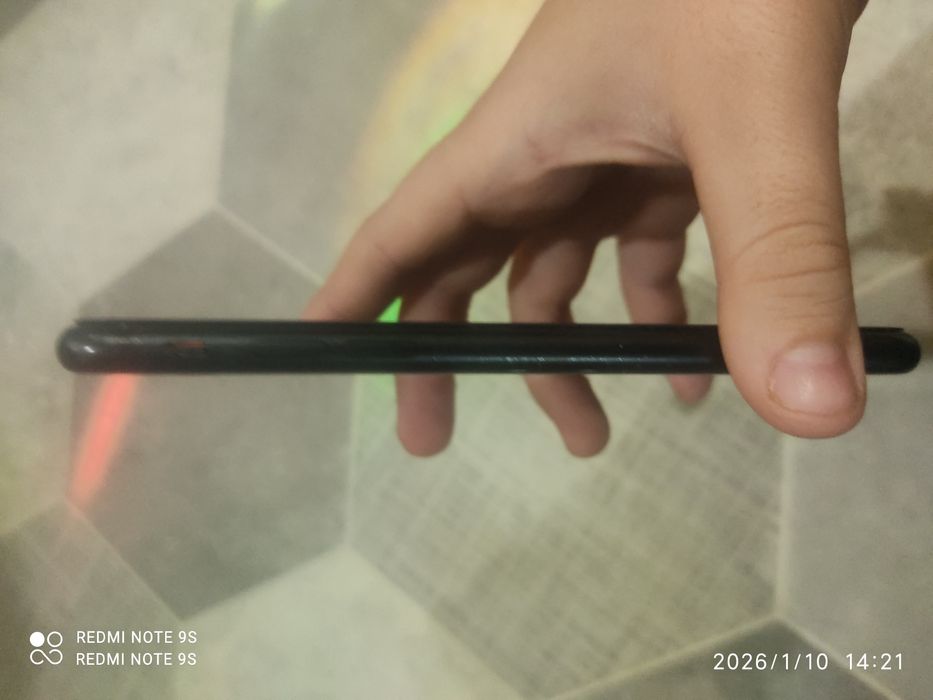 Айфон се 2-го поколения