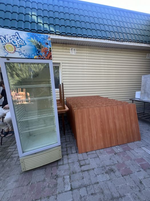 Продам мебель, посуду и обородувание для кафе