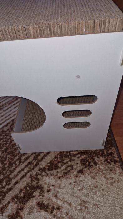 Дървена къщичка за котки