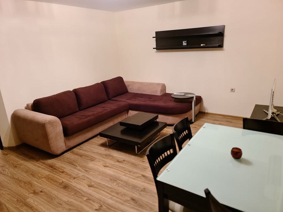 Дава се под наем Двустаен апартамент в Добрич, Център - 65 кв.м за 306 € - Снимка #1