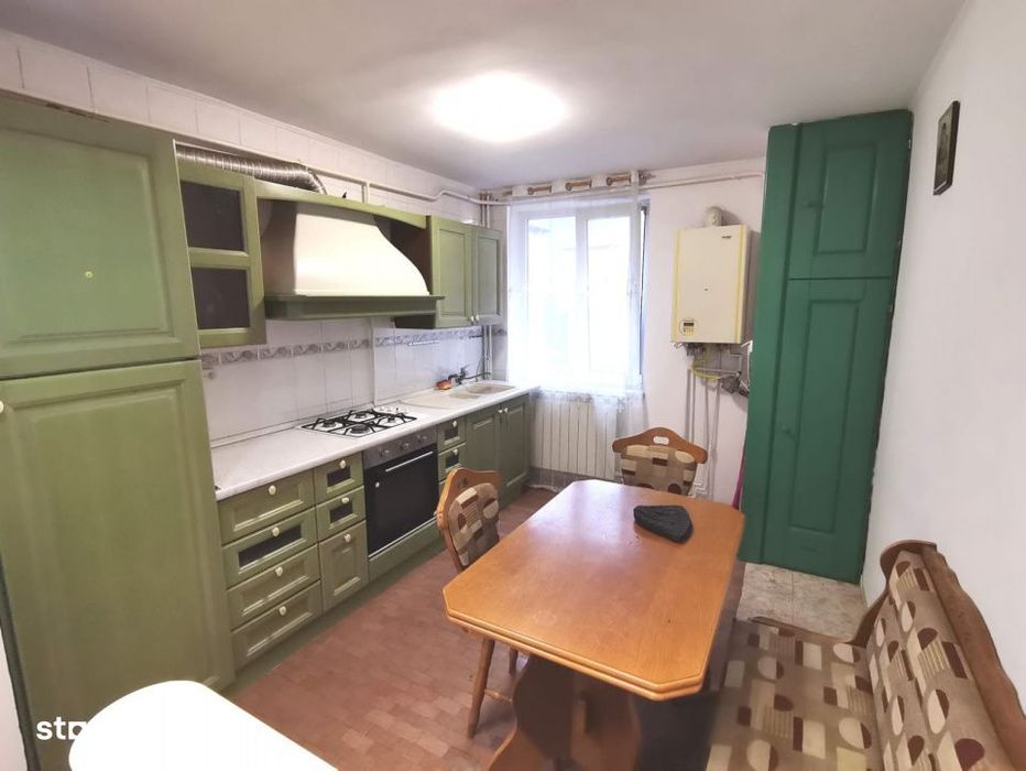 Apartament 3 camere, etaj 2, zona semicentrala, Piatra Neamt