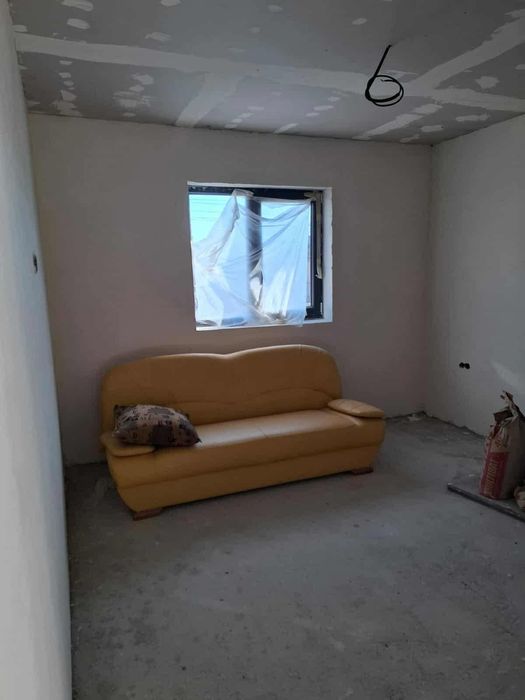 Casa și teren de vanzare