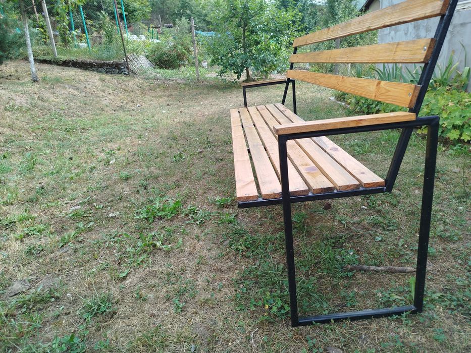Предлагам градинска пейка