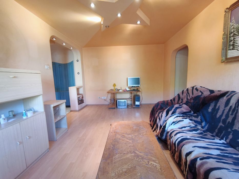 Apartament 2 camere,etaj 2,balcon deschis,Podgoria