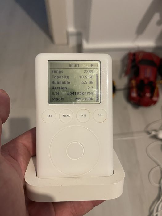 Apple iPod nano fat (3rd Generation) 4Gb model MA978 / MB245