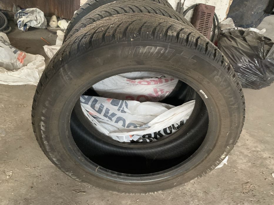 Продам б/у шины 215/55/17