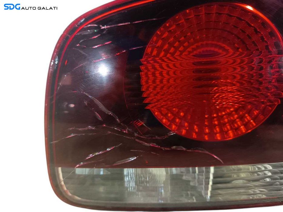 Stop Lampa Tripla Dreapta de pe Haion Portbagaj Volkswagen Touareg 7L Facelift FL 2002 - 2010 (Prezinta Microfisuri) [LS0267]