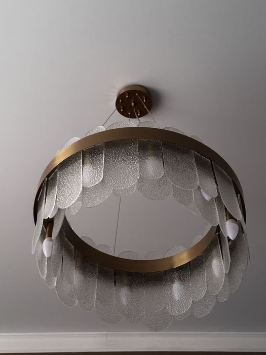 Продам подвесную люстру 10 ламп