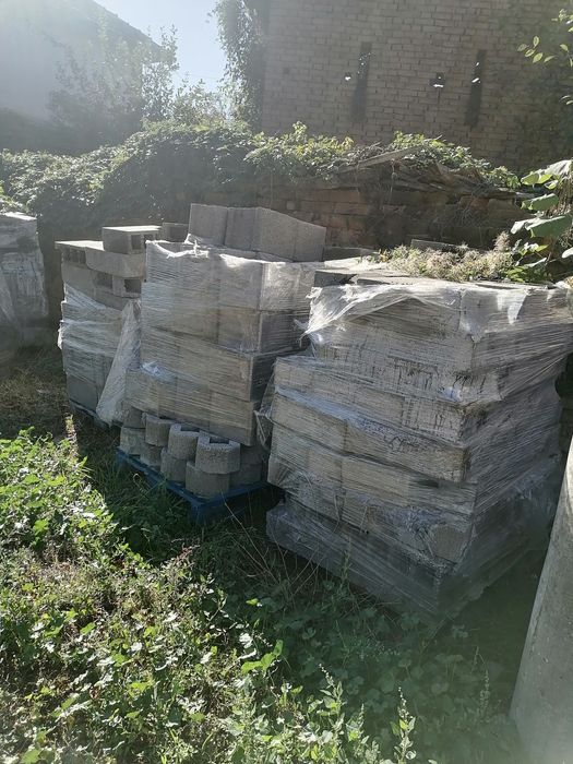 Продавам циментови тухли