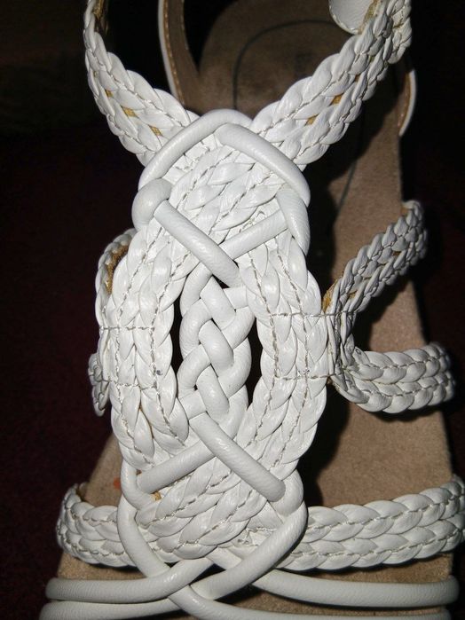 Из Америки сандалии, от бренда "Bare Traps Takara"