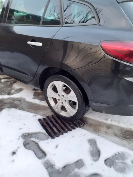 Dezmembrez Megan 3 2011 1.5dci 110cp