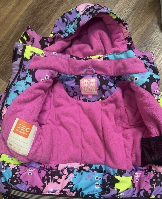 Продам куртку для девочек