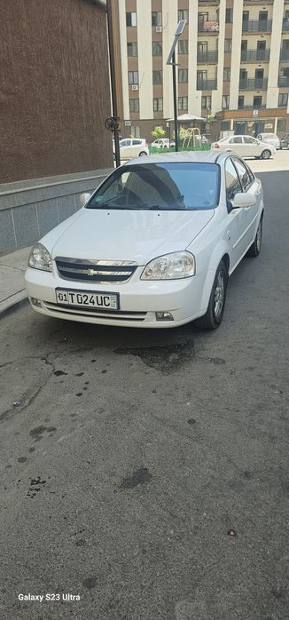 Chevrolet lasetti sotiladi