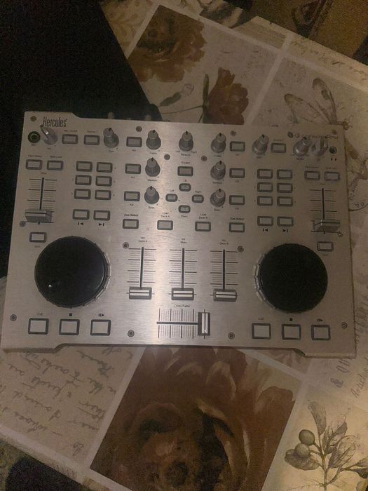 Consola DJ Hercules RMX