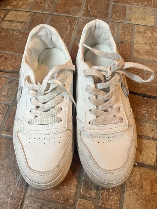 Продам женские кросовки