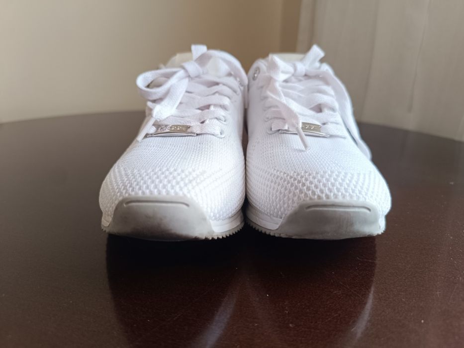 Кроссовки черные 37 и белые 38