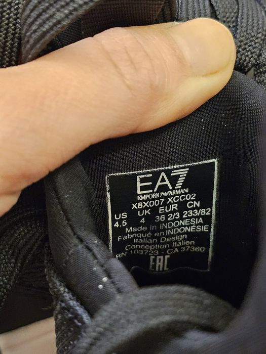 Женские чёрные кроссовки EA7