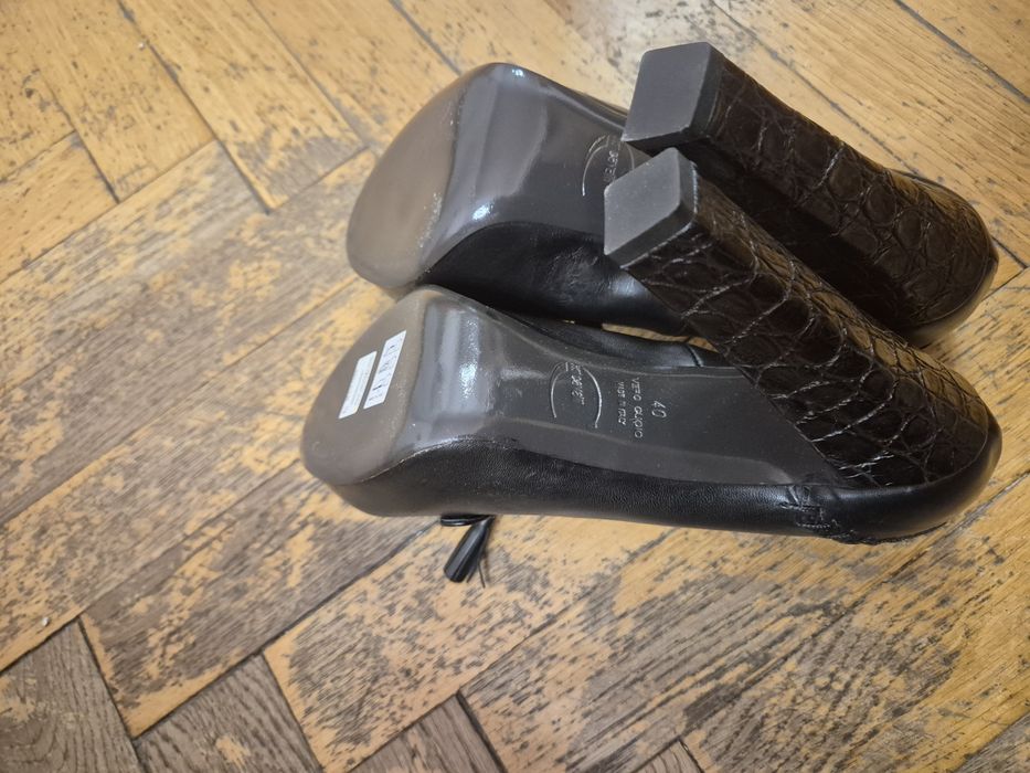 Pantofi negri cu toc, marca Just Cavalli, din piele, marimea 40, noi