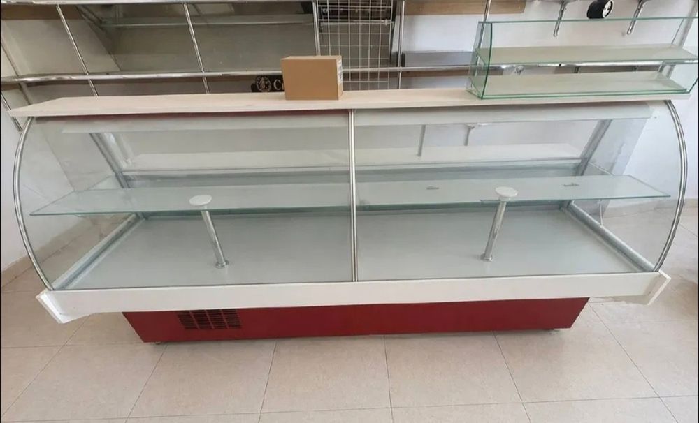 Vitrina xaladelnik