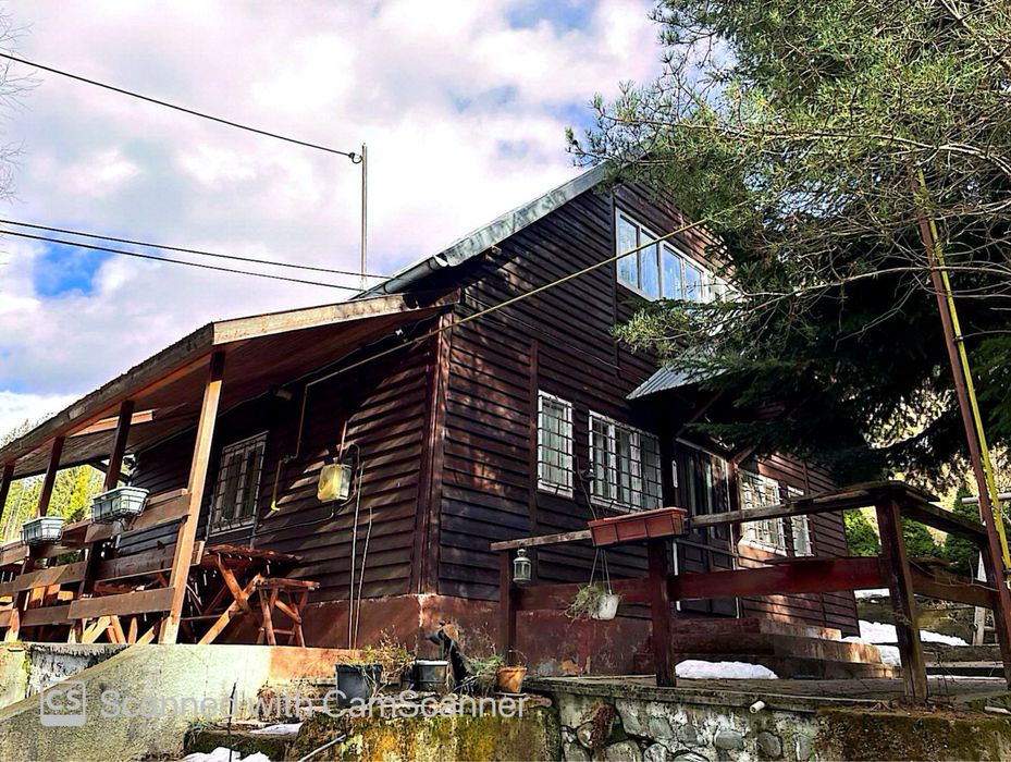 Casa de vacanta cu 20 ari teren langa telescaun