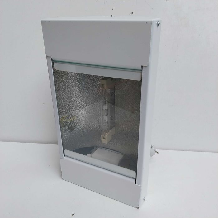 НАЙ ДОБРАТА ОФЕРТА Индустриална халогенна лампа прожектор