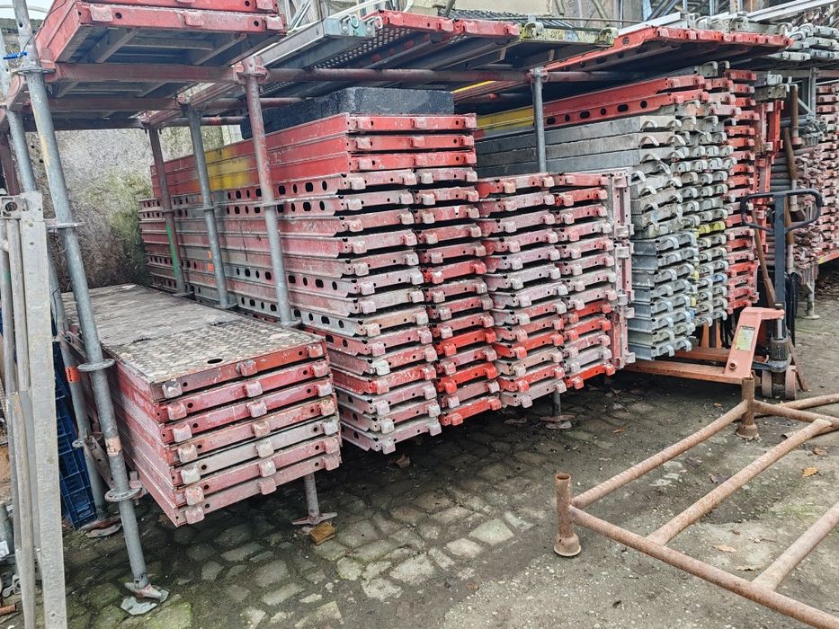 Schela multidirectionala layher preț începând de la 7 € piesa!