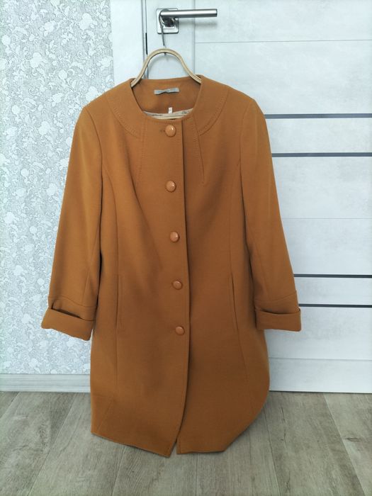 Продам пальто весенний