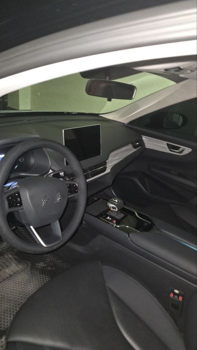 Hongqi EQM5 .Naht va nasiya savdo